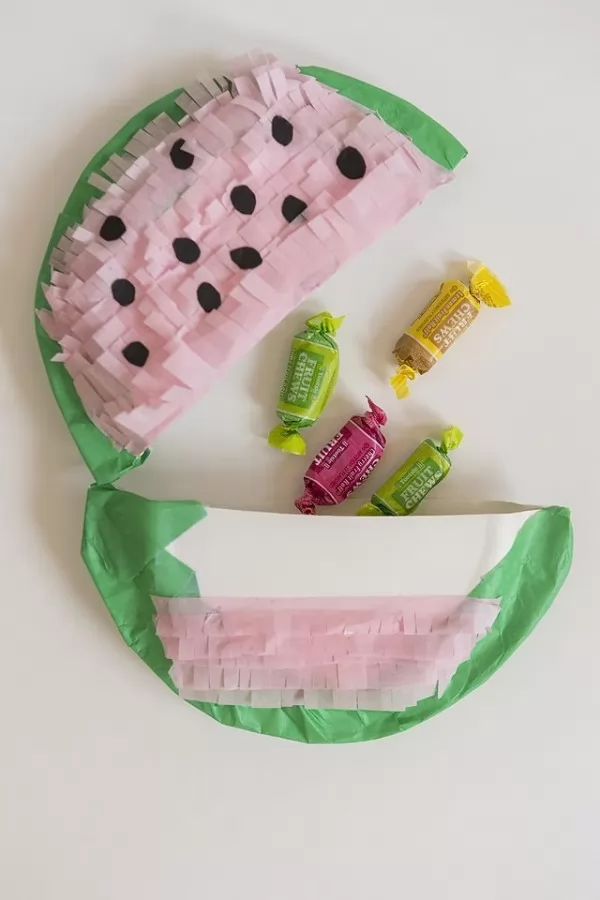 صور - كيف تصنع حافظة حلويات للاطفال من اعادة تدوير الاشياء ؟