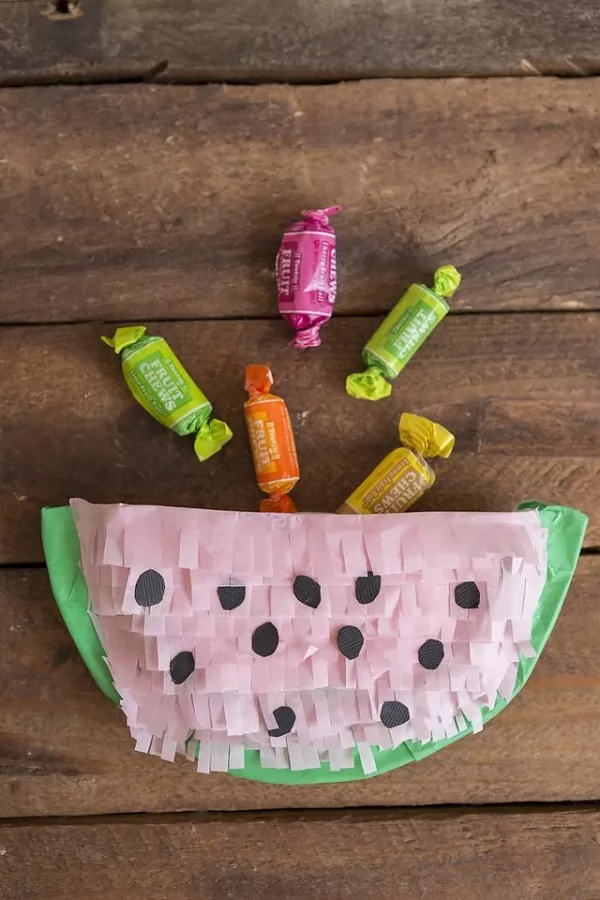 صور - كيف تصنع حافظة حلويات للاطفال من اعادة تدوير الاشياء ؟