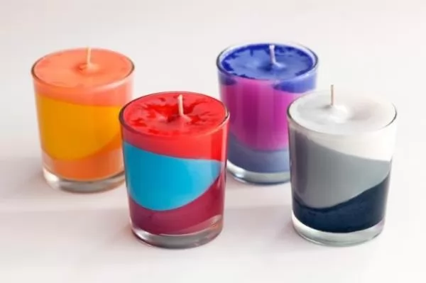 صور - كيفية صنع شمعة ملونة فى المنزل ؟