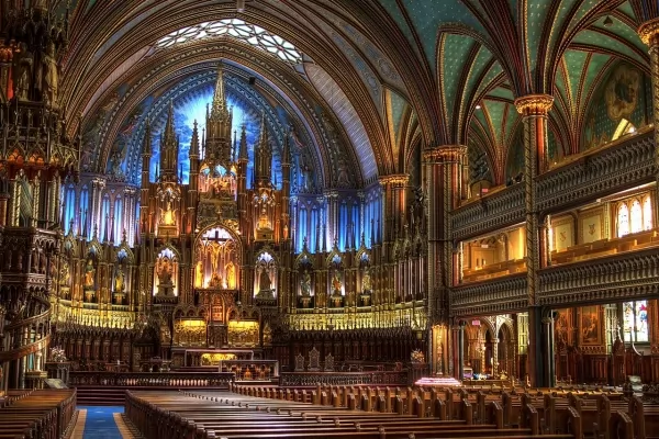 كنيسة نوتردام من اشهر اماكن سياحية في مونتريال