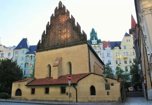 الكنيس القديم الجديد من افضل اماكن سياحية في براغ