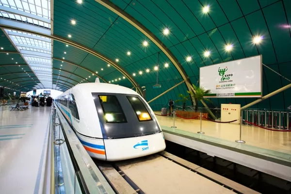 قطار شانغهاي المغناطيسي المعلق من افضل اماكن سياحية في شنغهاي