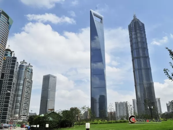 مركز شنغهاي المالي العالمي من افضل اماكن سياحية في شنغهاي