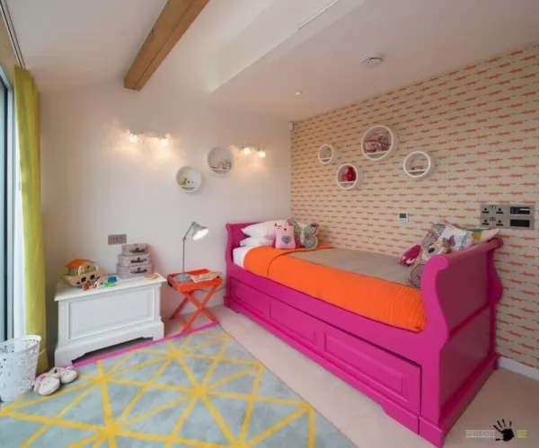 اضافة سرير مدهون باللون الفوشيا فى غرف نوم اطفال مودرن 2018