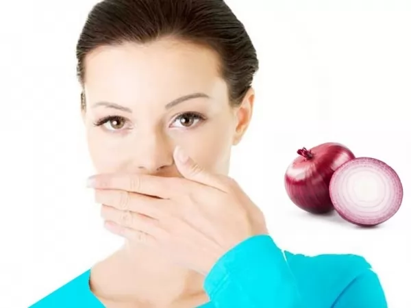 ازالة رائحة البصل من الفم