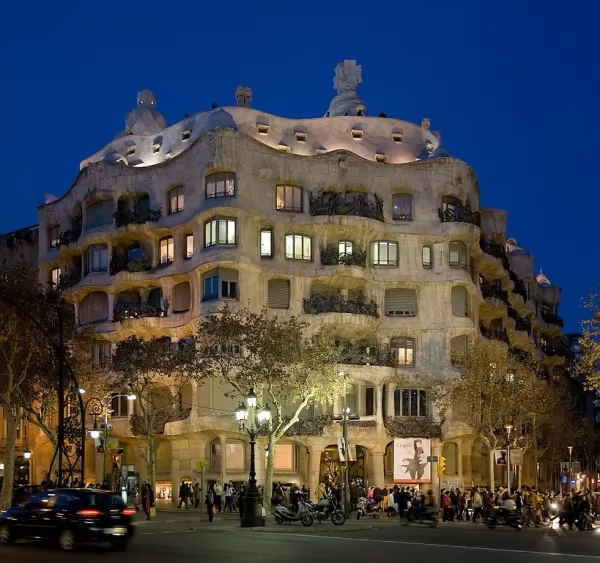 كاسا ميلا من اجمل اماكن سياحية في برشلونة