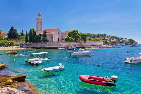 جزيرة هفار من اجمل اماكن سياحية في كرواتيا