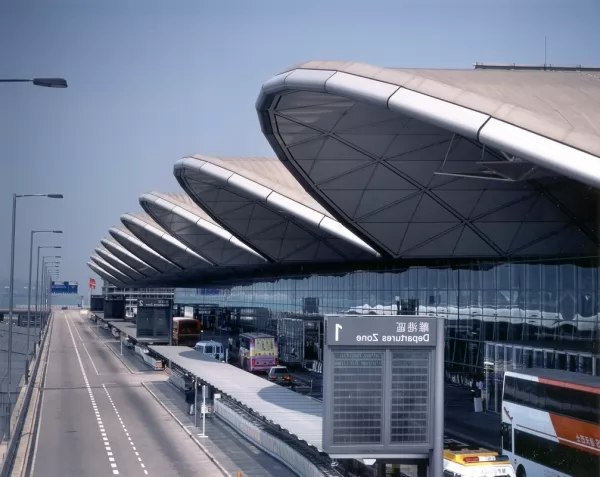 مطار هونج كونج الدولى فى الصين من افضل المطارات فى العالم