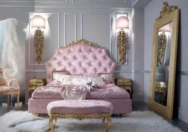 اللون الوردى مع اللون الذهبى فى تصاميم غرف النوم الايطالي
