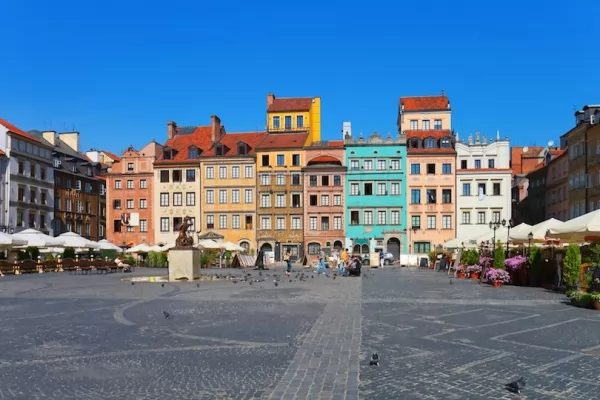 السوق القديم في وارسو من اجمل اماكن سياحية في بولندا