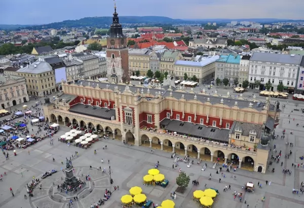 ساحة السوق من اجمل اماكن سياحية في بولندا