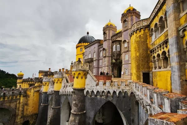 قصر بينا الوطني من اجمل اماكن سياحية في البرتغال